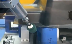 电池盖板塑料件去毛刺