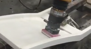 木质椅背表面打磨