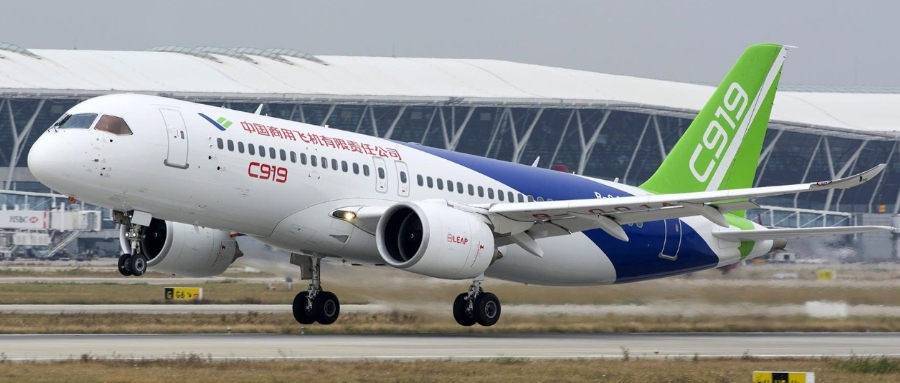 盈连现场 | C919大飞机里的精细活